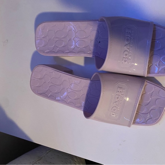 Coach - Picture 2 of 3